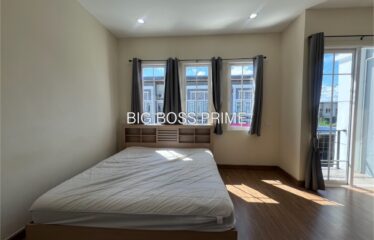 ขาย ทาวน์โฮม โกลเด้น ทาวน์ กาดรวมโชค ราคาเพียง 3.65 ล้านบาท (ฟรีโอน)